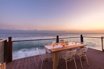 Rockpoint by Avantstay Beachfront Home w/ Ocean Views & Private Beach Access