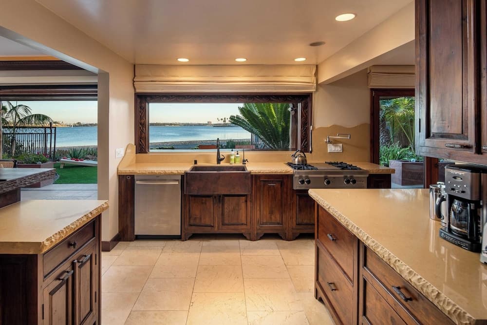 Endless Summer by Avantstay Serene Beachfront Escape w/ Sunset Views!