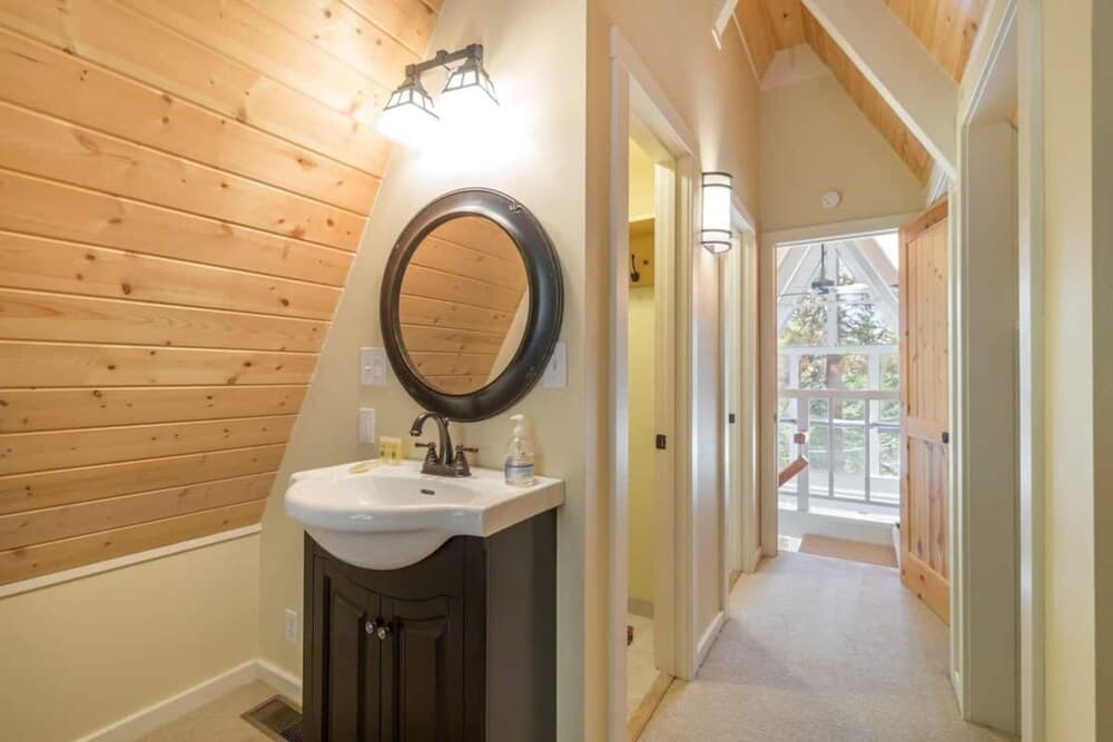 Mountaineer by Avantstay Classic A Frame w/ a Great View & Access To Lake Tahoe Park Association