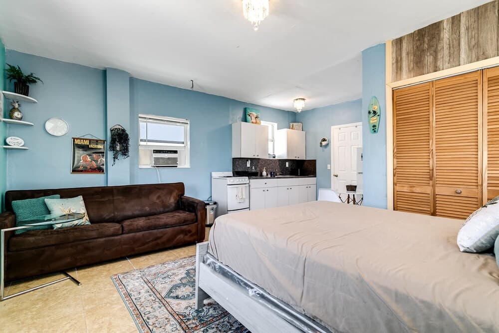 Studio Townhouse 2 blocks from Beach