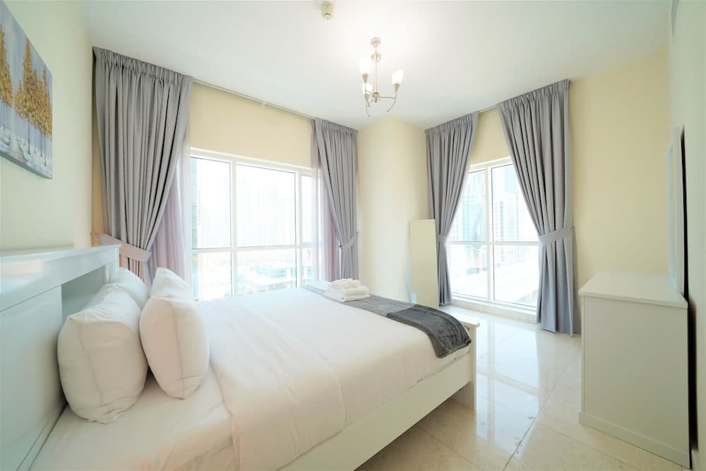 Amazing Stay With Balcony in Business Bay