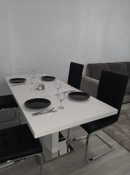 Inviting 1-bed House in Roșu