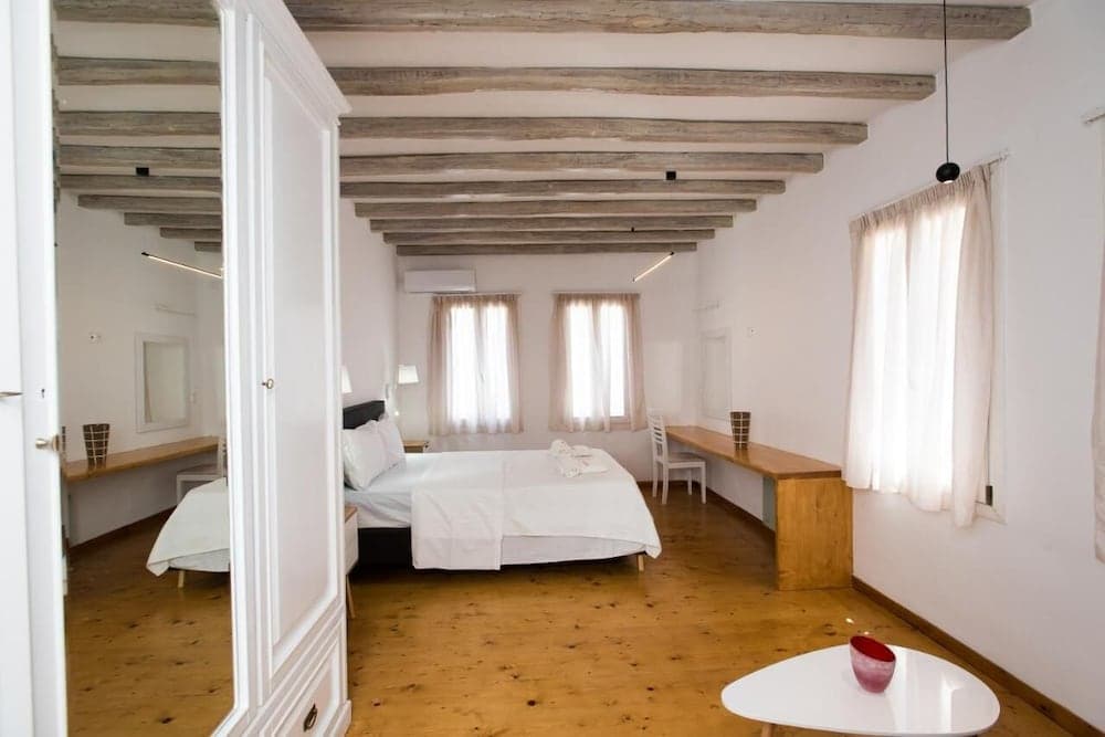 Luxury Sea View Apartment w shared pool