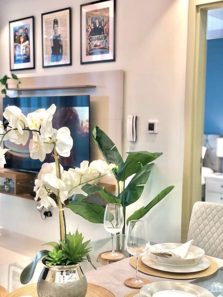 SuperHost - Deluxe Apartment With Unobstructed Sea Views