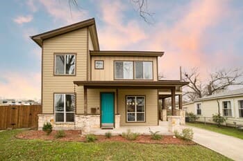 Lady Bird by Avantstay Great Location in Austin w/ Large Yard & Fire Pit!