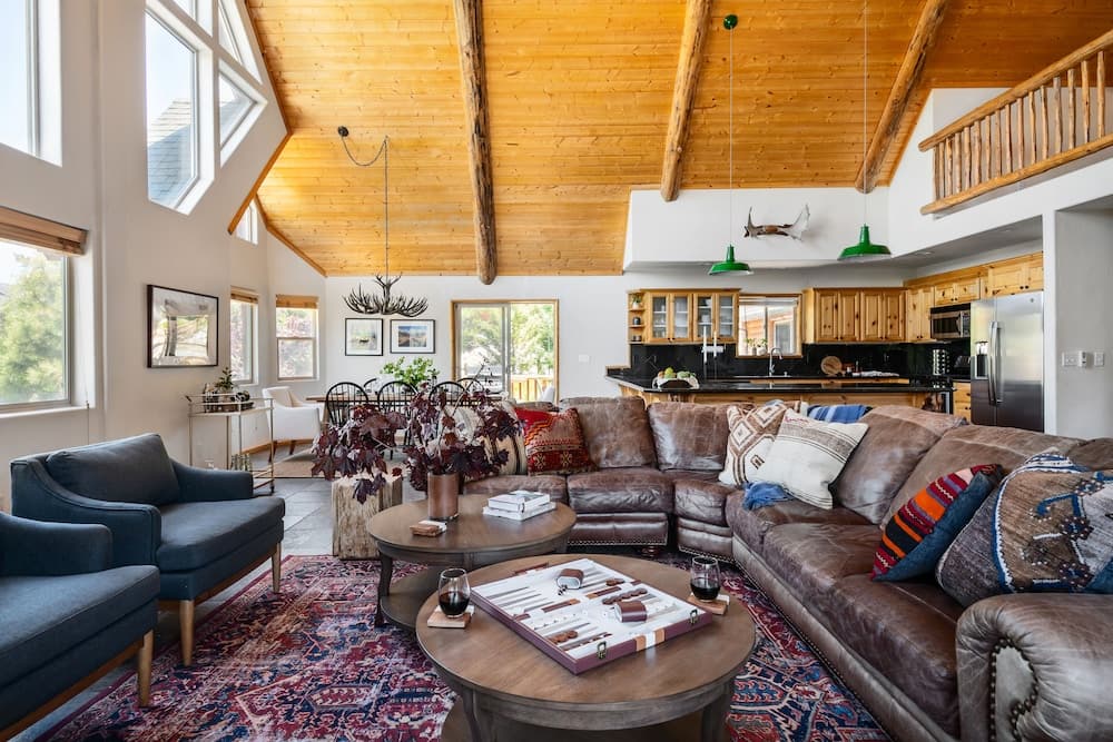 Moonridge by Avantstay Cozy Big Bear Cabin w/ Hot Tub, Game Room & Large Balcony