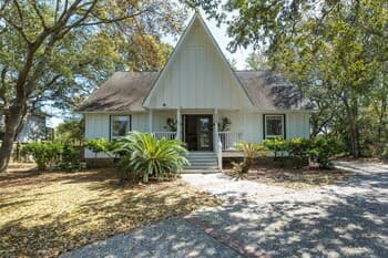 Orchard by Avantstay Whimsical Home w/ Lush Backyard