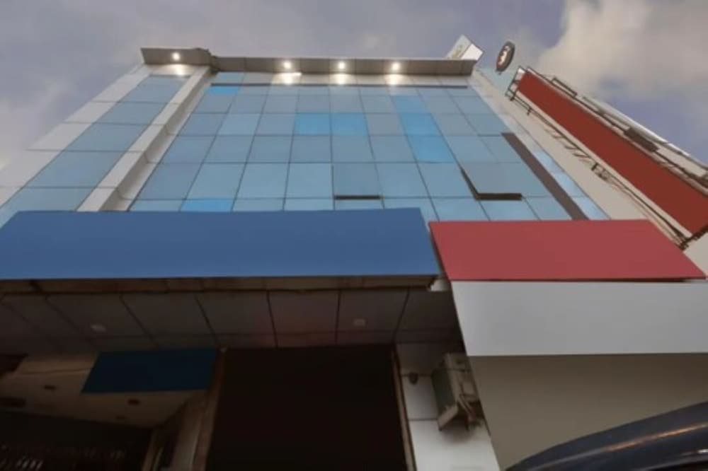 Goroomgo Giriraj stay Hub Near VIP Bazaar Naskarhaat Kolkata