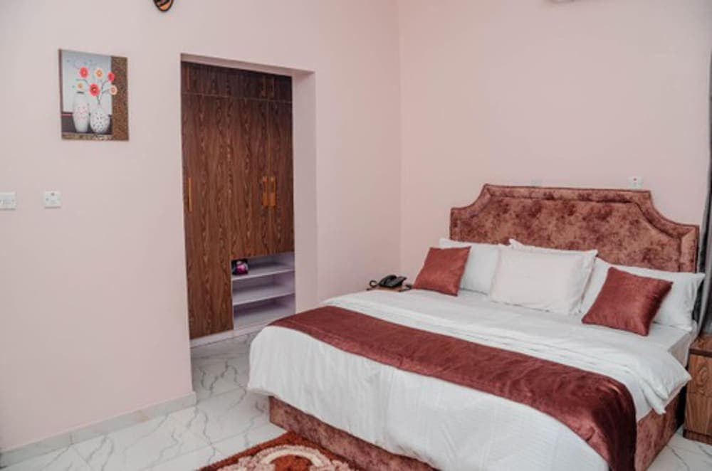 Stunning 3-bed House in Sapele