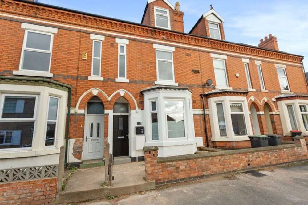 Modern & Bright 1 Bedroom Studio Apt