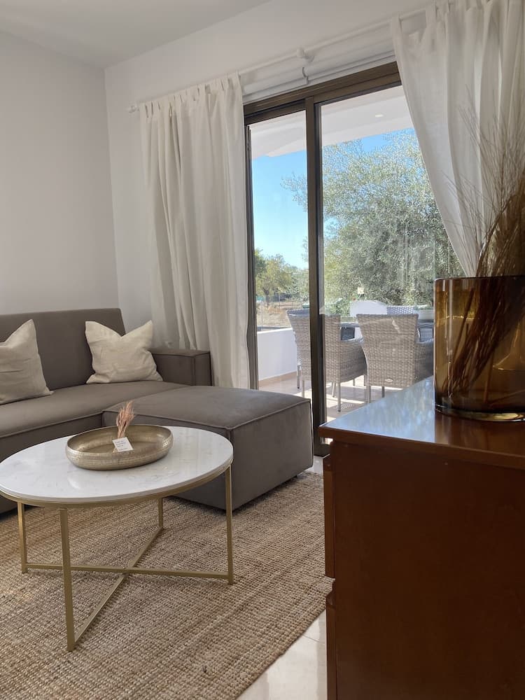 Phaedrus Living City Flat Androcleous