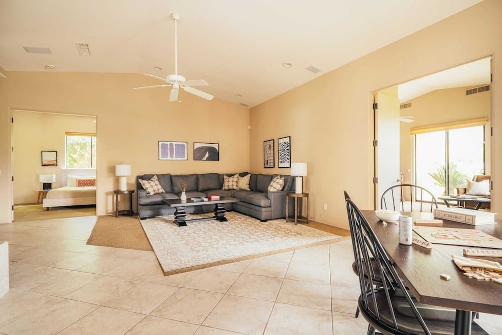 Firefly by Avantstay Spacious Backyard w/ Pool& Hot Tub!