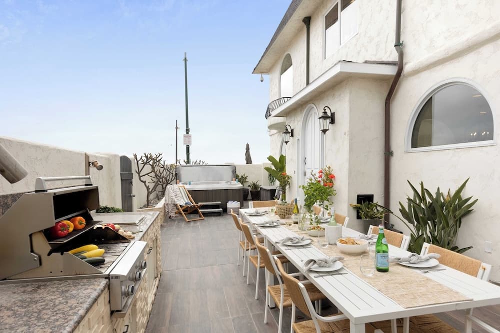 Shoreline by Avantstay Spectacular Beachfront Home w/ Fire Pit, Spa & Pool Table