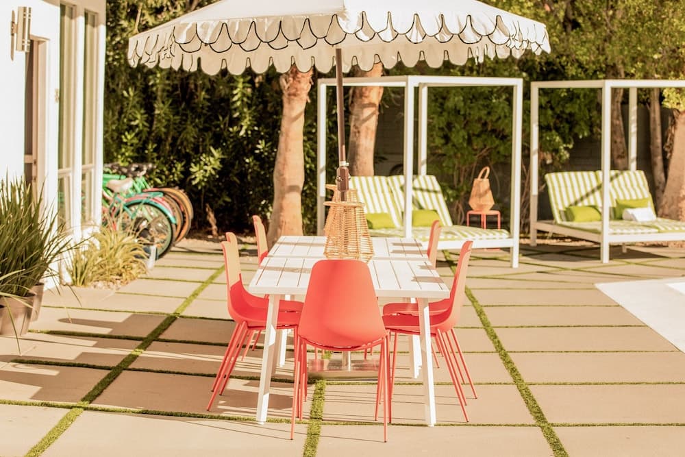 Suite 1 by Avantstay Retro & Spacious Studio w/ Kitchenette ADA Accessible