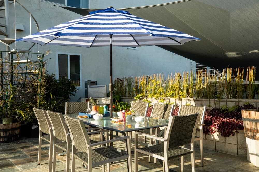 Beachcomber by Avantstay Elegant Modern Estate w/ Pool, Hot Tub & Outdoor Dining!