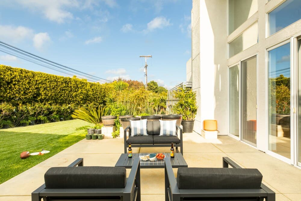 Beachcomber by Avantstay Elegant Modern Estate w/ Pool, Hot Tub & Outdoor Dining!