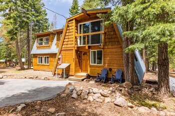 High Pines Hideaway by Avantstay Newly Remodeled in Tahoe Donner With Hot Tub!