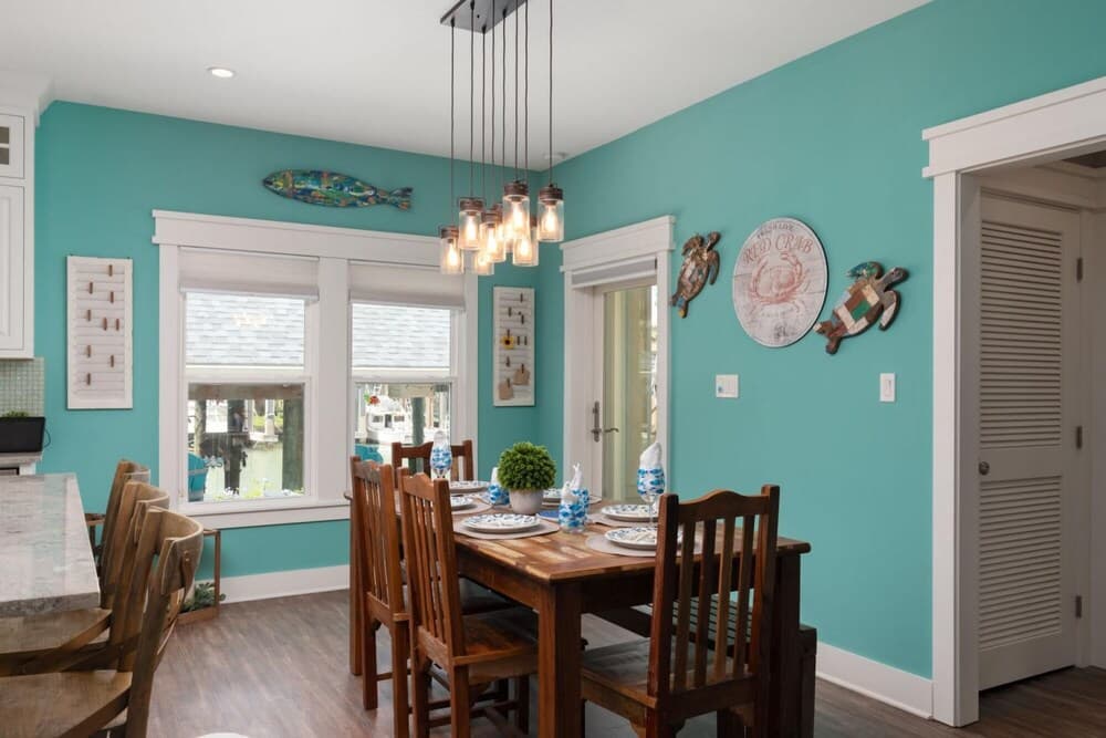 Upscale Charming Island Cottage