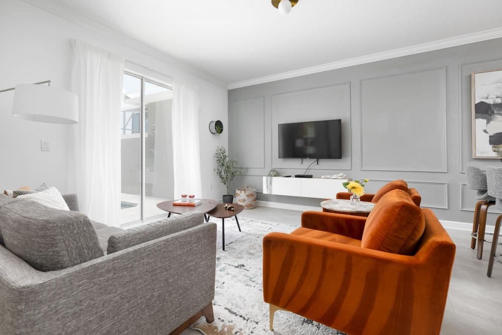 Stylish Townhome Near Disney