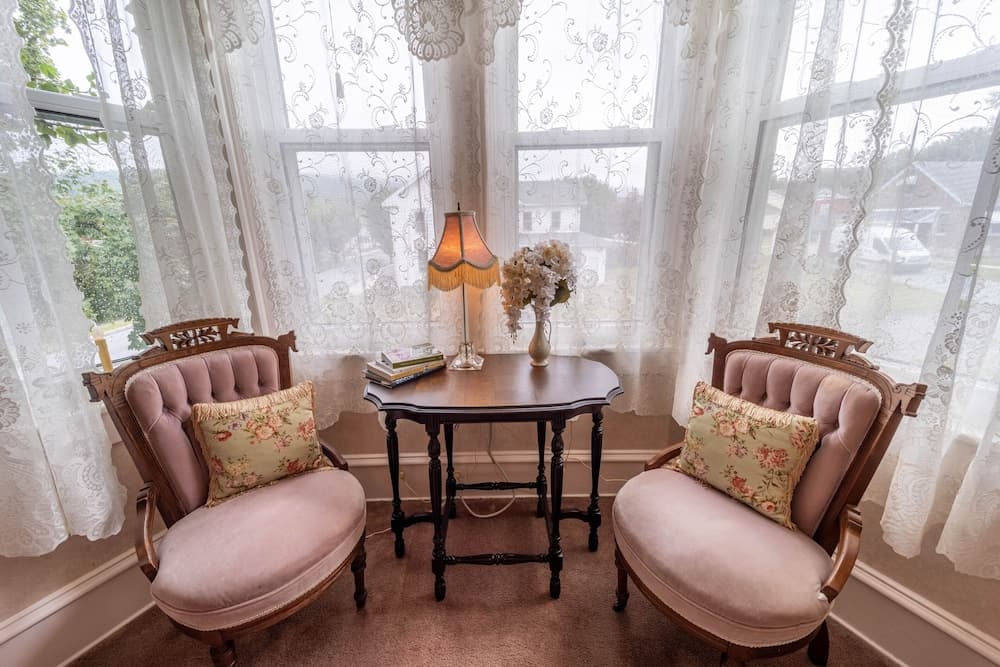 The Bella Victoria- Adult Only