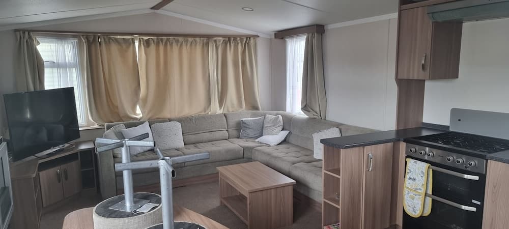 Lovely 8 Berth Direct Beach Access