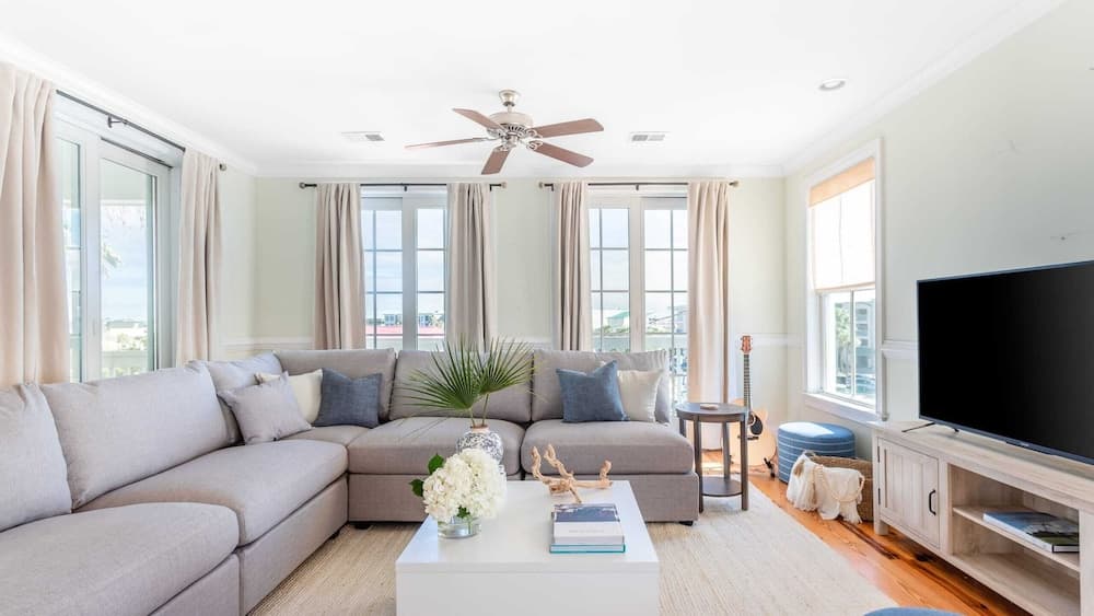 Sea Shell by Avantstay Breezy Beachside Getaway w/ Rooftop Deck & 6 BRs