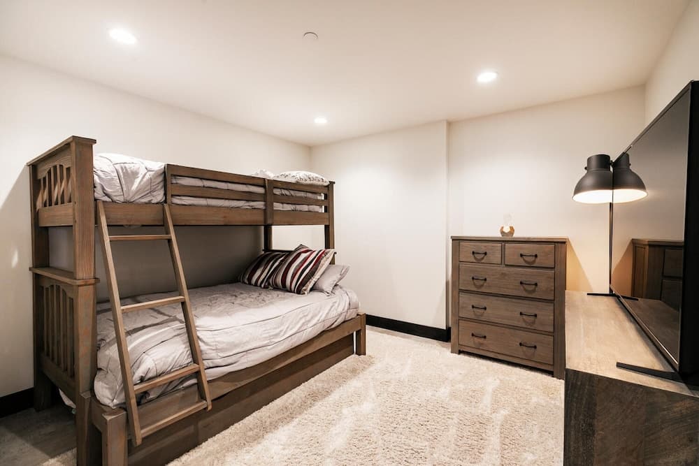 Pinetree by Avantstay Modern Park City Getaway w/ Patio & Balcony