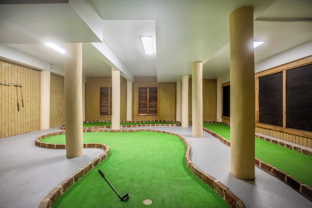 Oceanfront, Pool+hot Tub, Game Room, Views Steps to Beach Lido by Avantstay