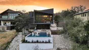 Barton by Avantstay Lake Views w/ Hot Tub, Pool & Ping Pong!