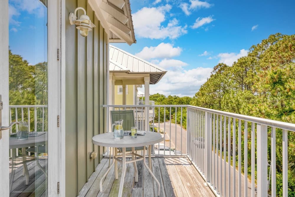 Bellview by Avantstay Gorgeous Home w/ Multiple Balconies & Living Areas