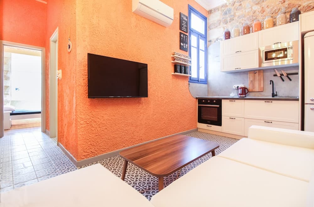 Modern Apartment With Roof Terrace in Athens