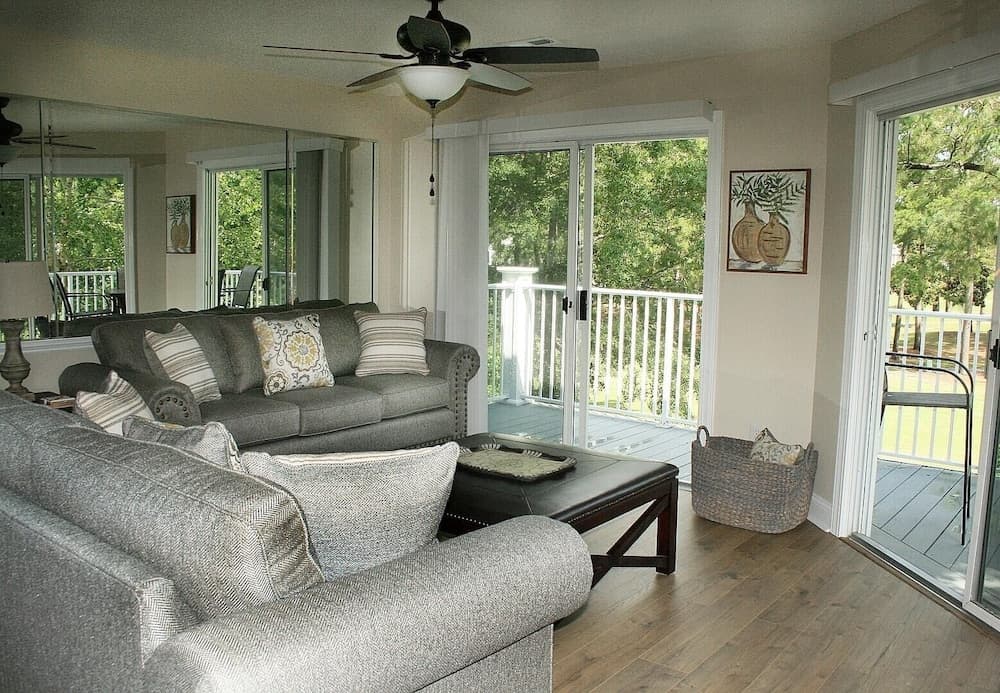 1409m 1 Bedroom Condo by Redawning