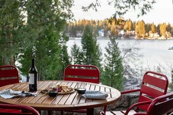 Cedar Pointe by Avantstay Gorgeous Home w/ Lake Views & Multiple Living Spaces