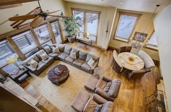 The Lookout by Avantstay Beautiful Mountain Escape w/ Hot Tub & Movie Theatre