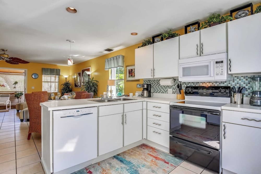 Duval Sea Turtle by Avantstay Great Location Close to Shops Shared Pool!