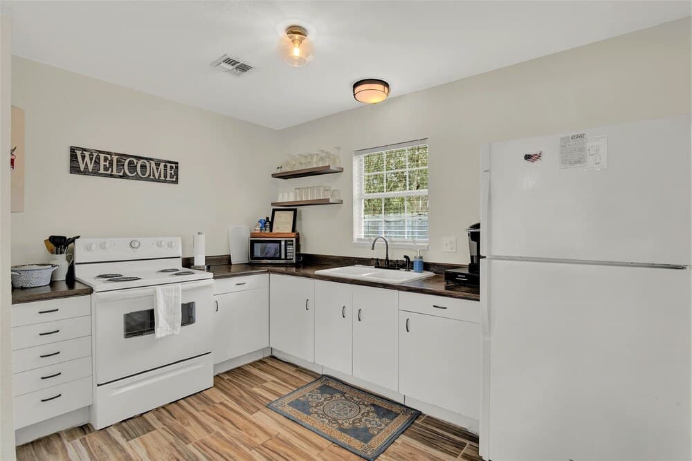 Grand Retreat 2 Houses Off Main Hot Tubs