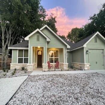 Cherry Street Cottage RR 1072