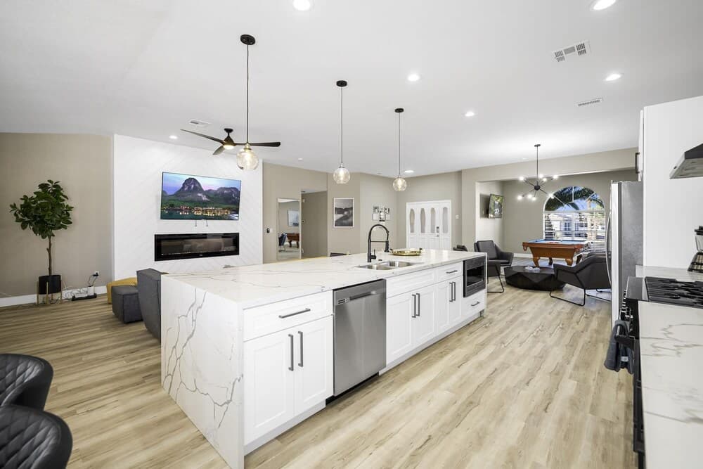 LA Mirada Modern Luxury Pool Retreat - Full Kitchen Jacuzzi 4 Bedrooms Trails Parks