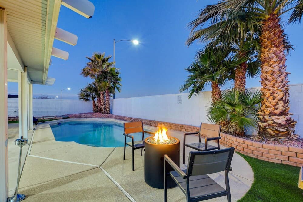 LA Mirada Modern Luxury Pool Retreat - Full Kitchen Jacuzzi 4 Bedrooms Trails Parks