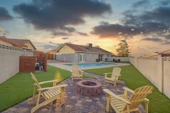 Saratoga A Bright Modern Pool Home in Vegas