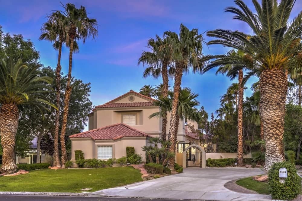 Greens A Luxury Las Vegas Pool Villa