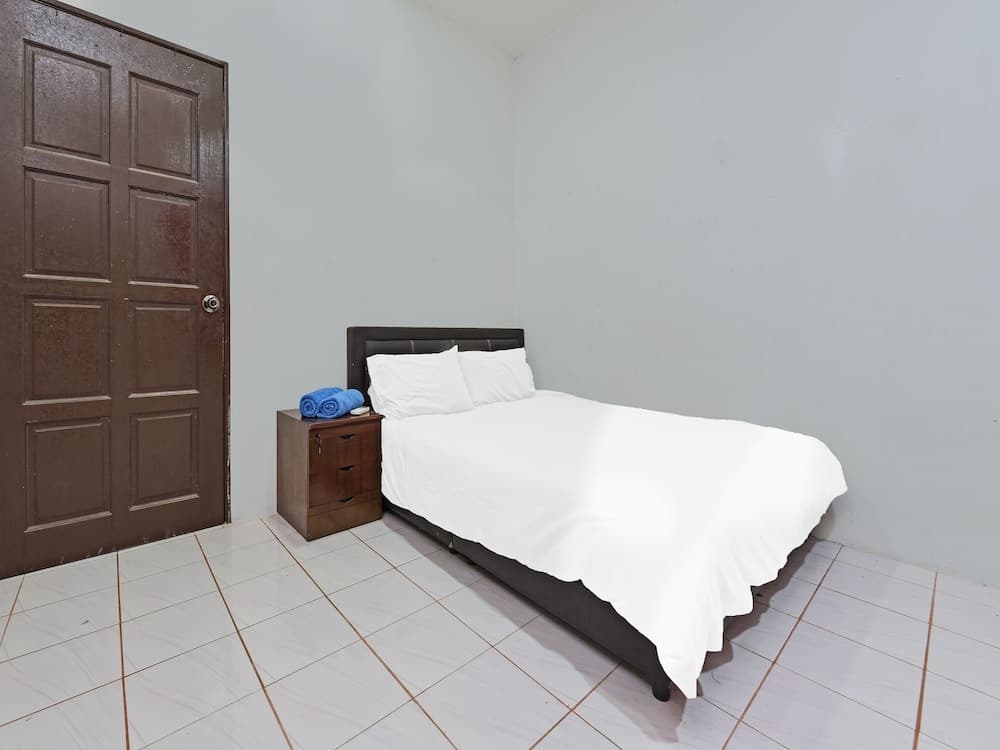 Oyo 90596 Casaria Inn