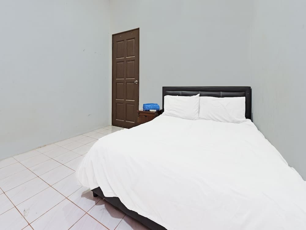 Oyo 90596 Casaria Inn