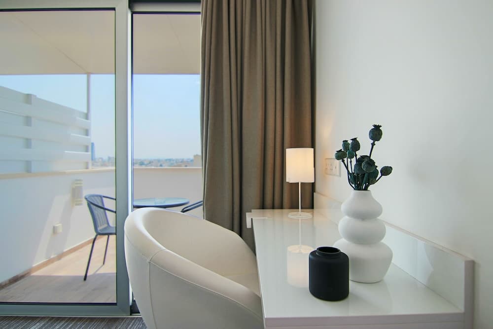 Phaedrus Living Luxury Suite Nicosia 508