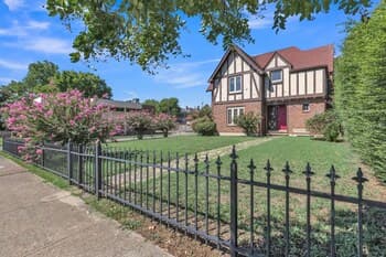 Cute Apartment In The Heart Of The City 2 Bedroom Apts by Redawning