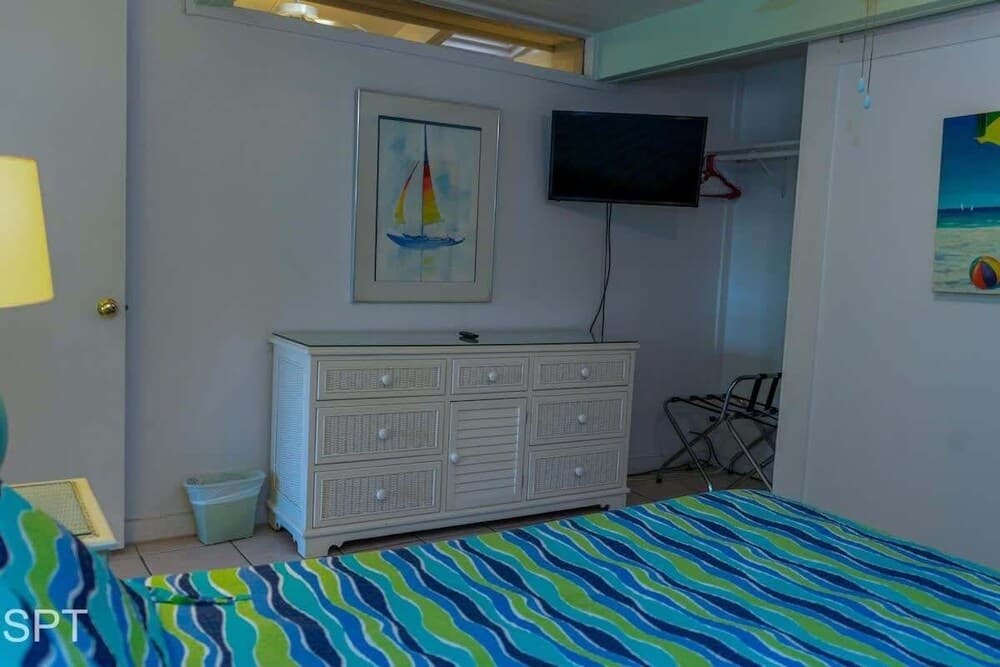 Caribbean Vibes House 3 Bedroom Home by RedAwning