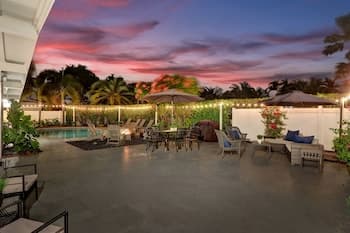 5BR with Heated Pool 5 min to Beach