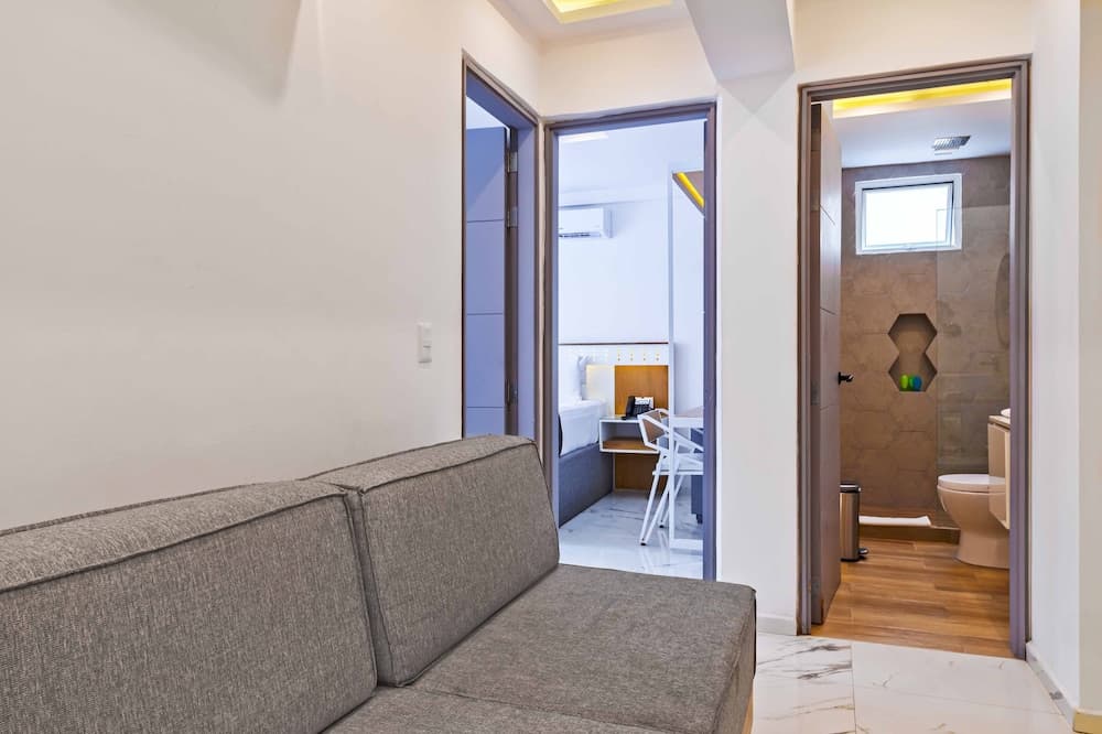 Luxury Apartments Pool & Jacuzzi