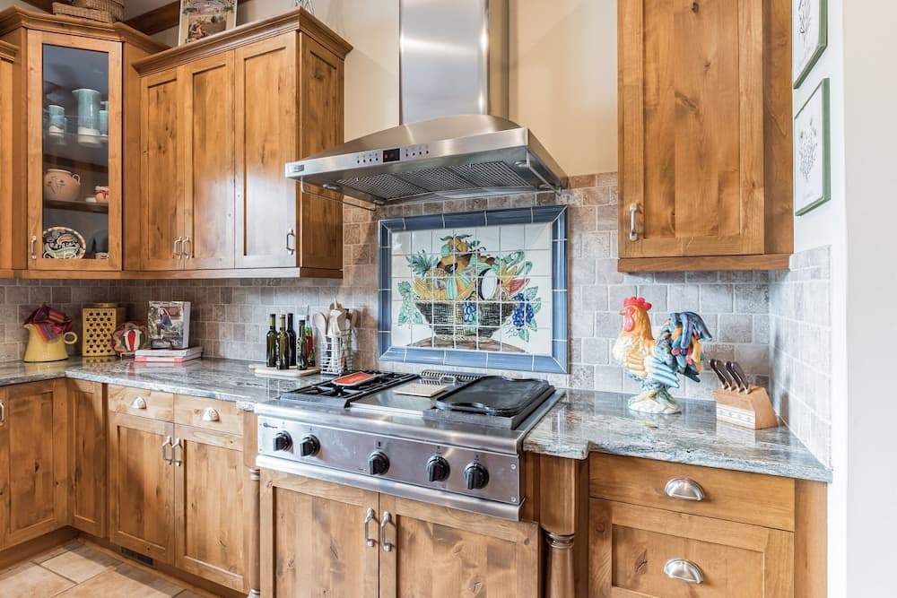 Extraordinary Lake Front Home With Boat Dock , Private Deck And Fire Pit 3 Bedroom Home by Redawning