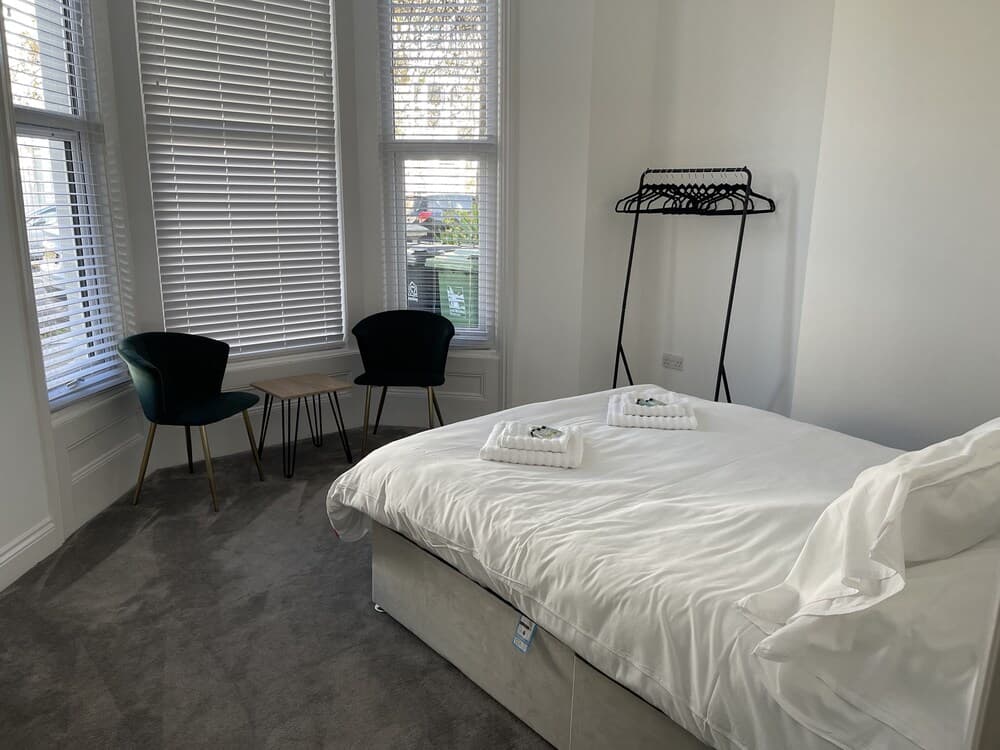 Spacious 2-bed Apartment With Free Parking